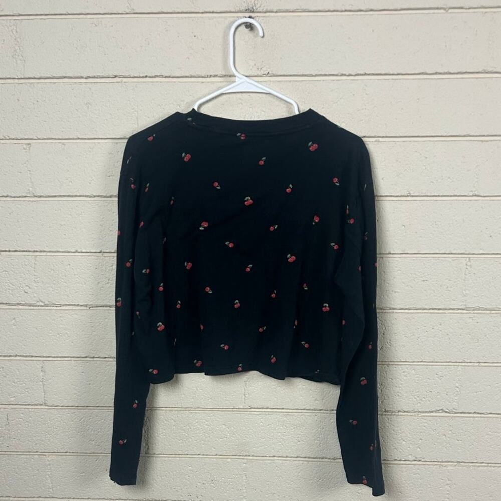 PINK Victoria’s Secret Black Cherry Print Crop Tee size L - Picture 3 of 8